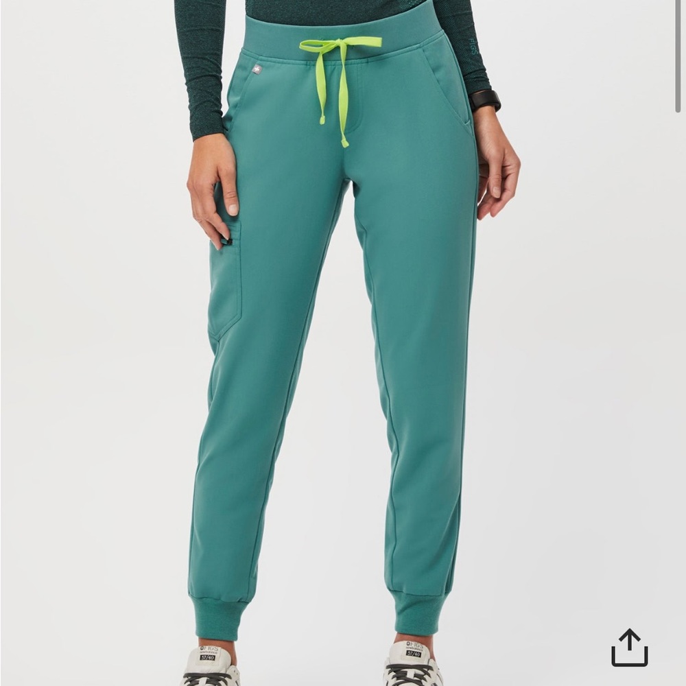FIGS Zamora Jogger Scrub Pants Size Large in Cactus